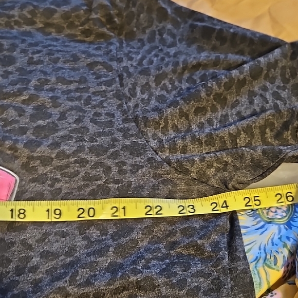 Apparel Lif, Black and gray animal print Graphic ladies Shirt size 2X - Picture 7 of 8